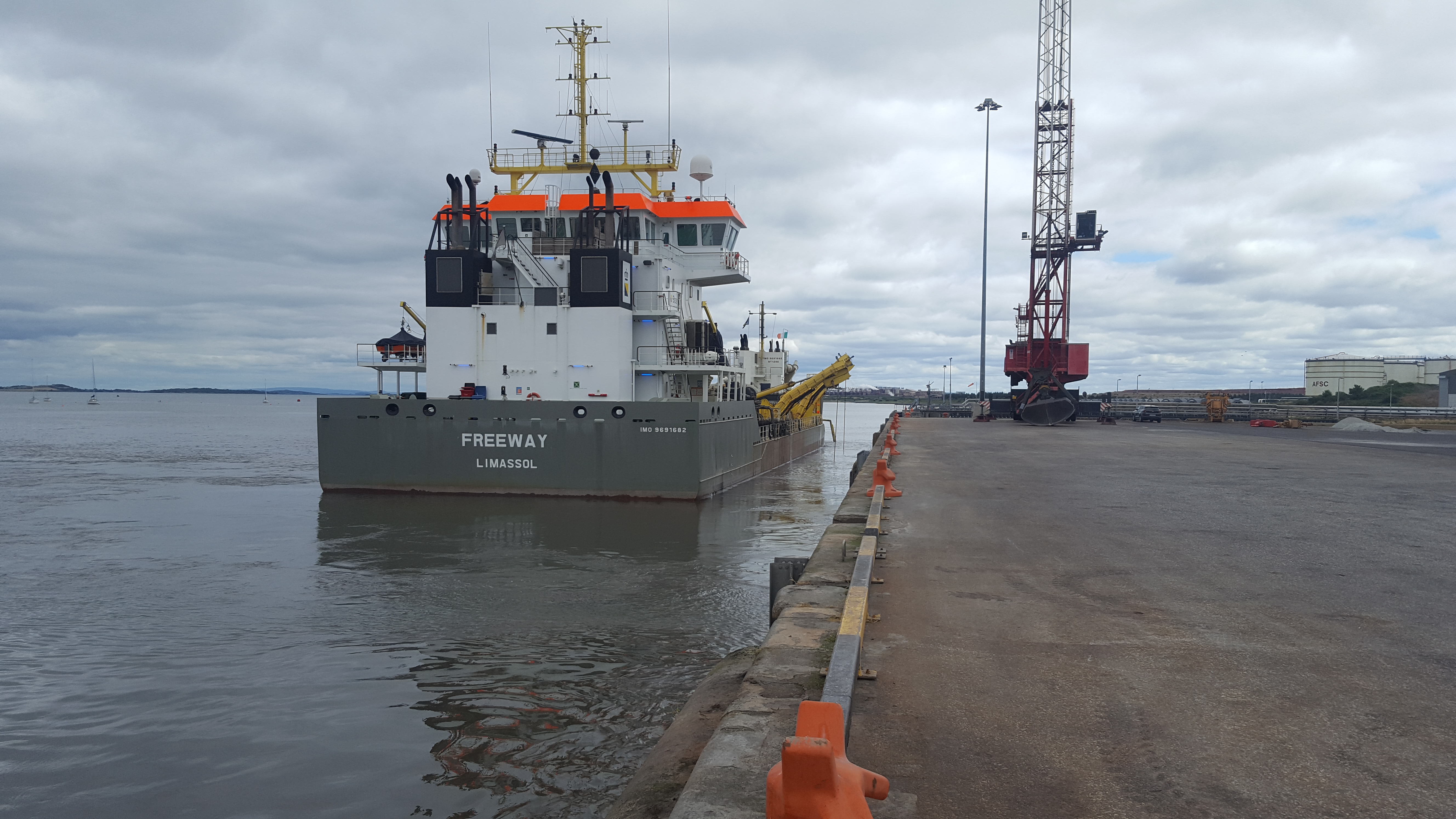 Irish_Dredging_-_Projects_-_Foynes_Maintenance.jpg (1)