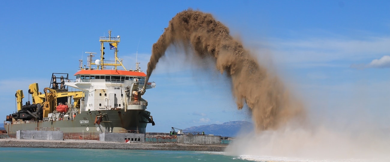 Dredging_port_construction_hopper.jpg