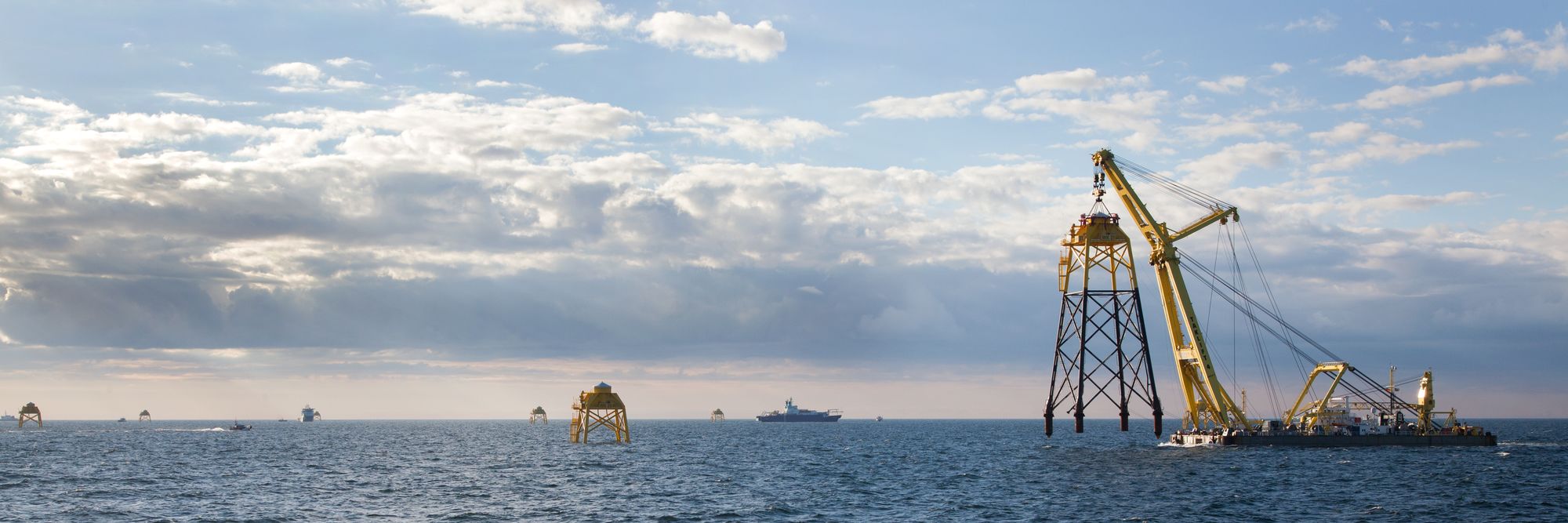 Offshore_windfarm_heavy_transport_installation_wikinger.jpg
