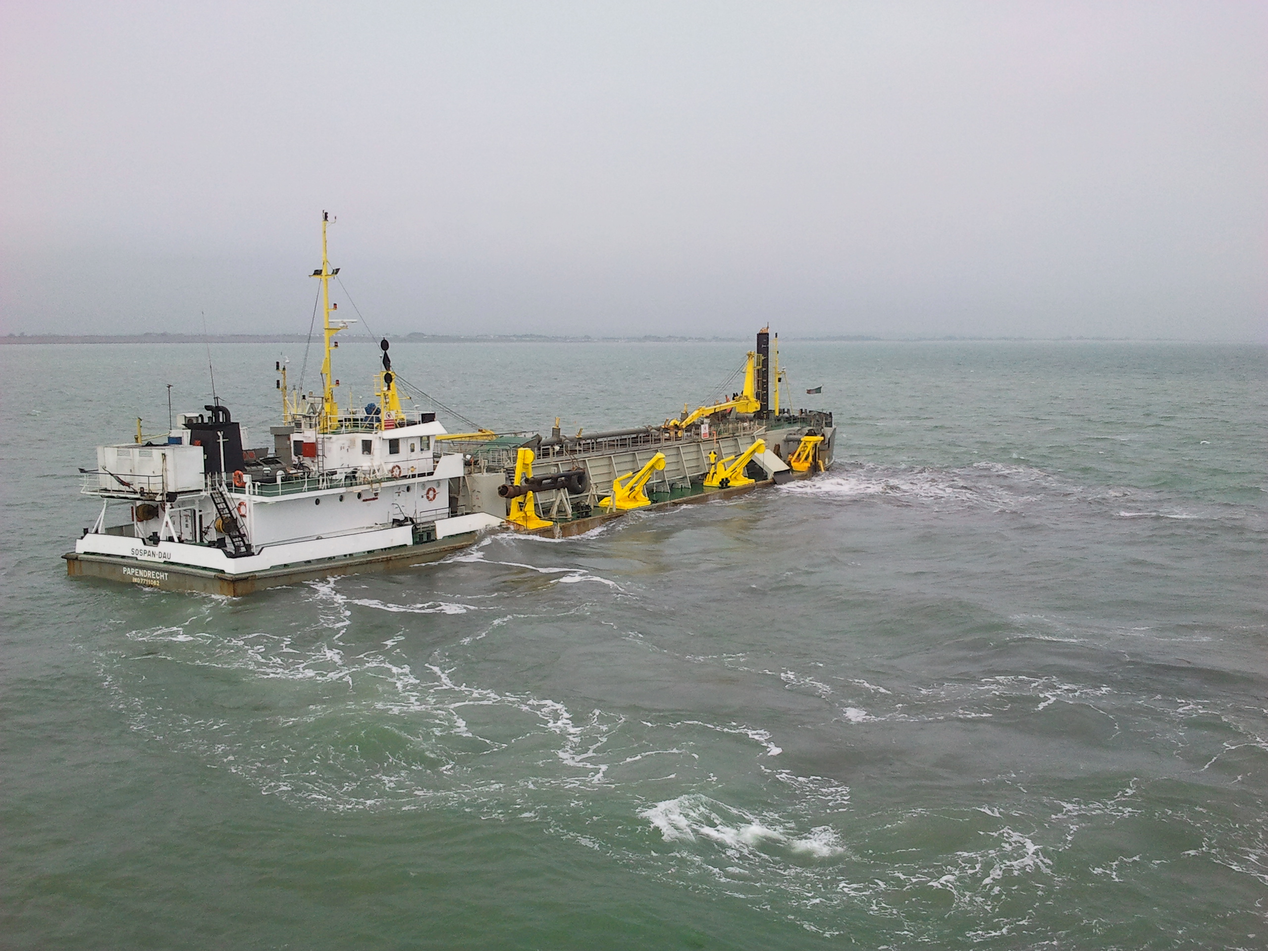 Irish_Dredging_-_Projects_-_Rosslare_Maintenance.jpg